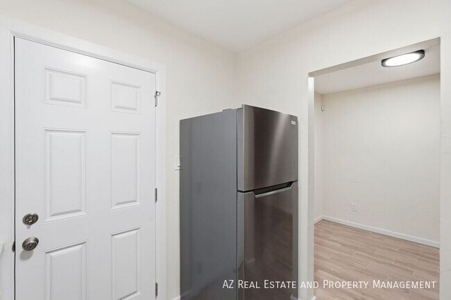 Building Photo - 1804 E Coronado Rd