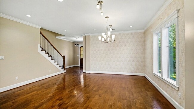 Building Photo - 726 W 30th St