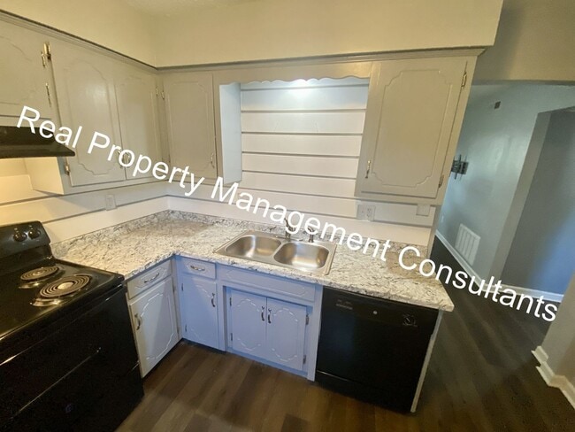 Building Photo - 2 Bedroom Home in Lee's Summit School District