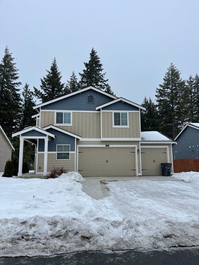 Building Photo - Gorgeous 4 Bed 3 Bath Home Built in 2019!