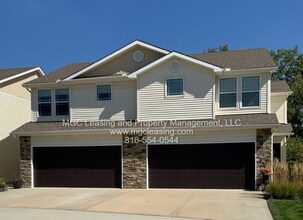 Building Photo - Enjoy Townhome Living w/ Unfinished Baseme...