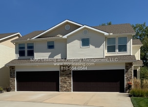 Building Photo - Enjoy Townhome Living w/a Finished Basemen...