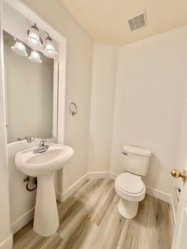 Building Photo - 6436 Casamar St