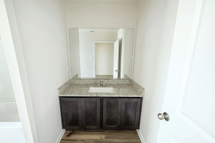 Building Photo - Room in House on Serena Dr