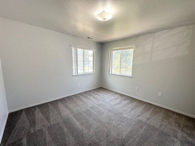 Building Photo - Affordable living at Westside Apartments!