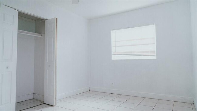 Primary Photo - 6320 SW 10th Ct