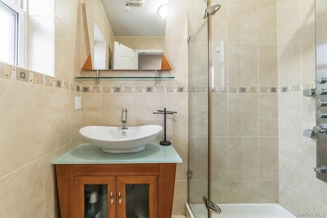 Building Photo - 3360 Shore Pkwy