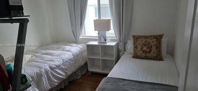 Building Photo - 21255 NE 8th Pl