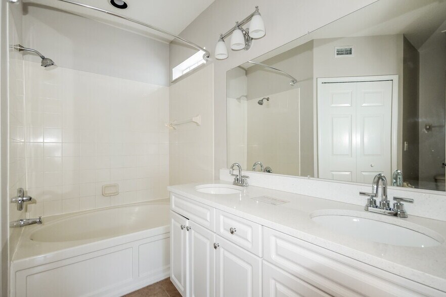 Building Photo - 11108 Newbridge Dr