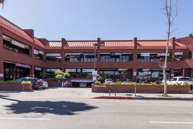 Building Photo - Remodeled 2 BEDROOM/2 BATH in the Heart of...