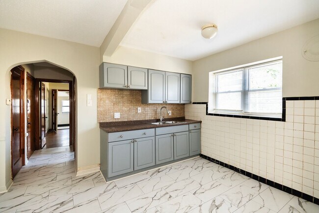 Building Photo - 5322 Miami St