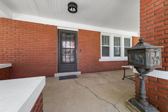 Building Photo - 319 N Delaware St