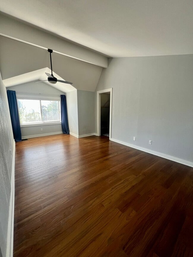 Building Photo - 4 Bedroom, 3.5 Bathroom Home - Located near Sky Lakes and Oregon Tech!