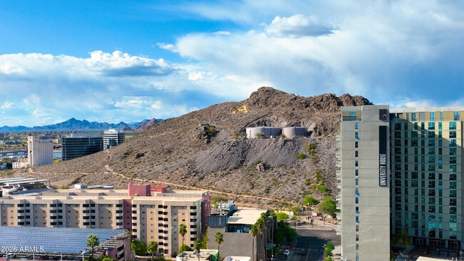 Building Photo - 540 N May