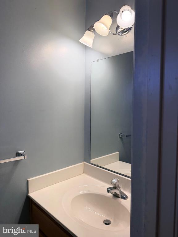 Building Photo - 156 Sparrow Rd