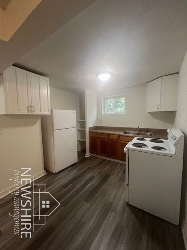 Building Photo - 212-B Wood St