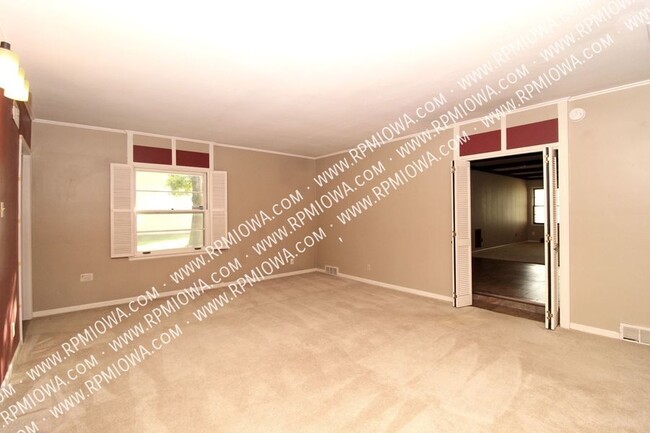 Building Photo - OVER 3000 SQ FT!!!  3 Bedroom, 2 Bath, 2 H...