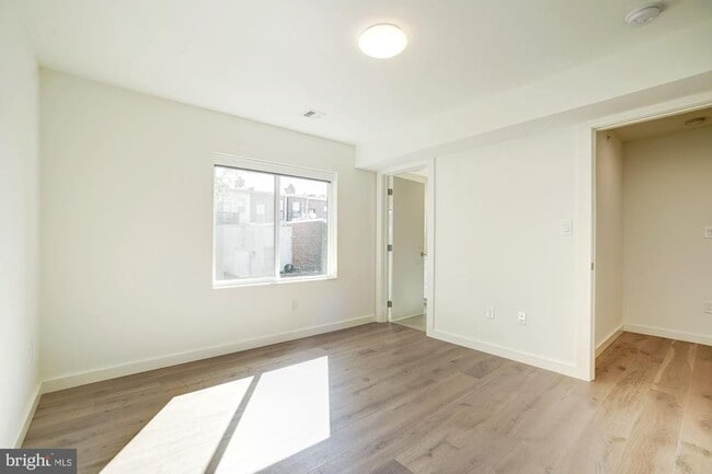 Building Photo - 446 Ridge St NW