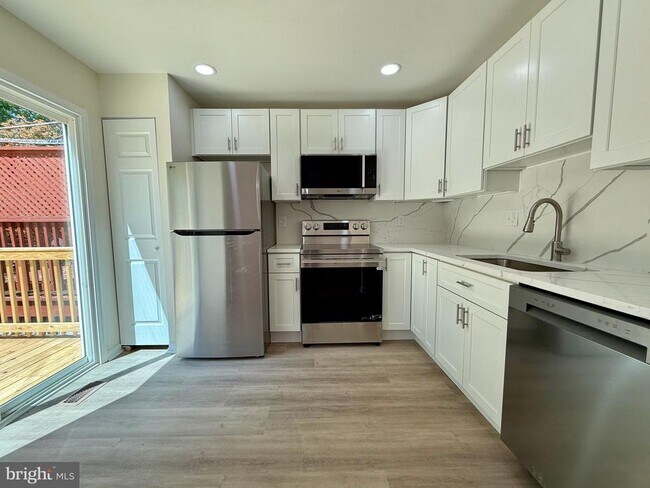 Building Photo - 4 Bright Star Ct