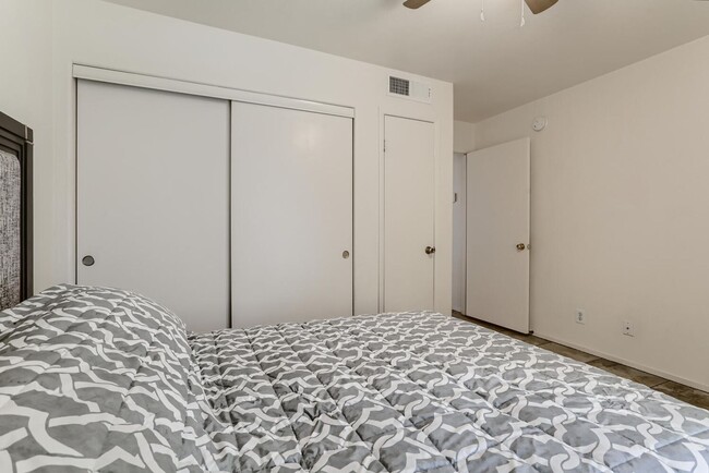Building Photo - FULLY FURNISHED 2 bedroom condo near UNLV!
