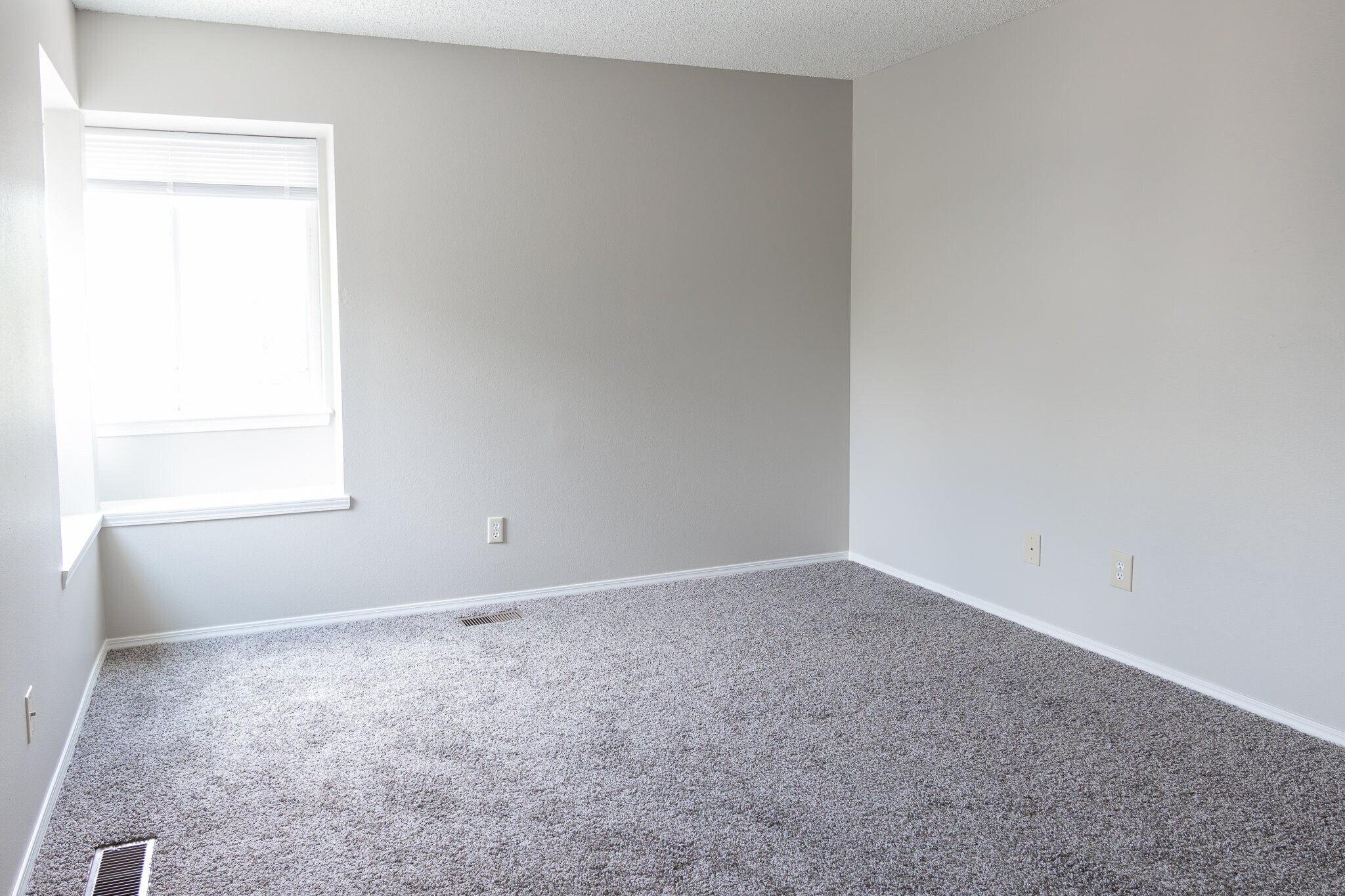 Building Photo - 3441 Atlantic Dr