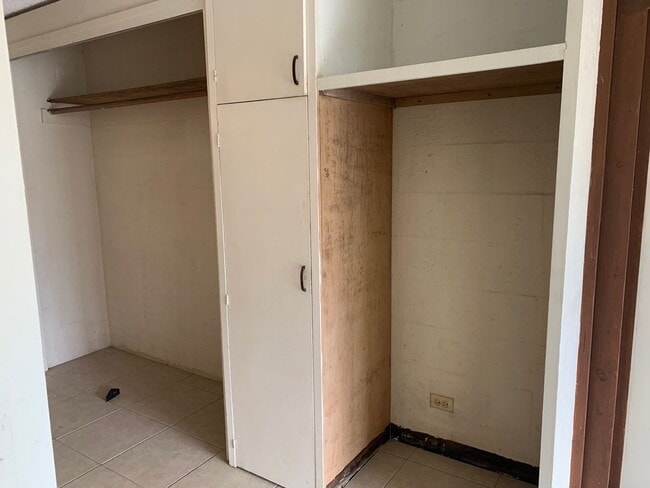 Building Photo - STUDIO 1 BATH UNIT