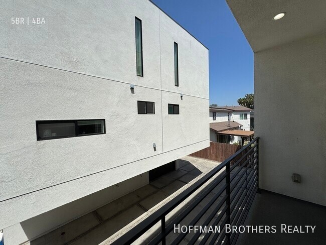 Building Photo - 660 Mariposa Ave