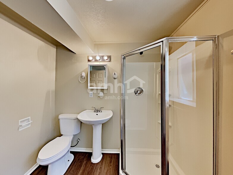 Building Photo - 515 W 150 S