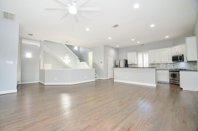 Building Photo - 1016 Studer St