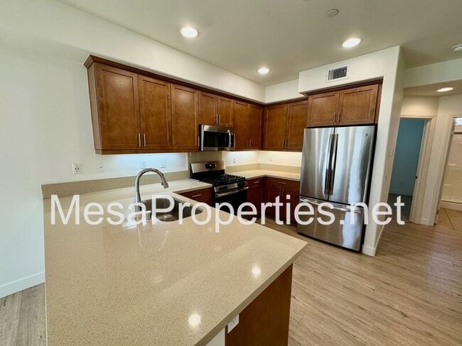 Building Photo - 340 N Fenimore Ave