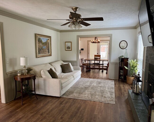 Building Photo - 405 Andros Dr