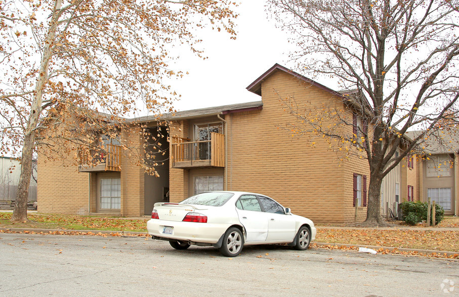 Primary Photo - Knollwood Apartments