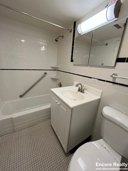 Building Photo - 17 Monmouth Ct