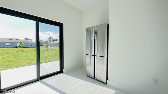 Building Photo - 714 Chambers St E