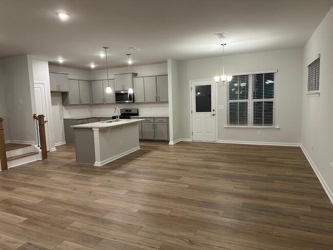 Building Photo - 1007 Blissful Waters St