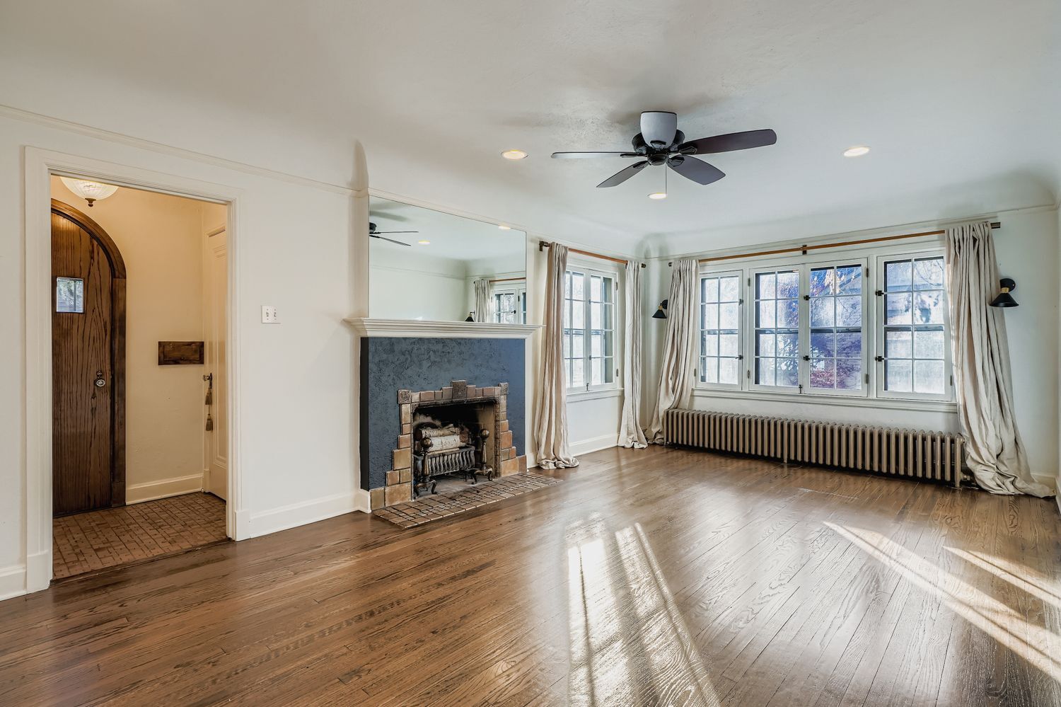 Building Photo - 1655 Jasmine St