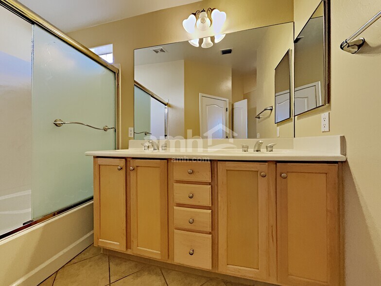 Building Photo - 6773 W Copperwood Way