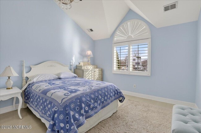 Building Photo - 328 E Main St