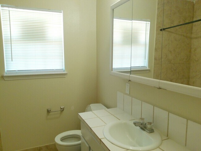 Building Photo - 749 Westchester Dr