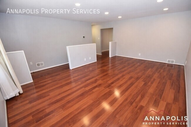 Building Photo - 1027 Springhill Way