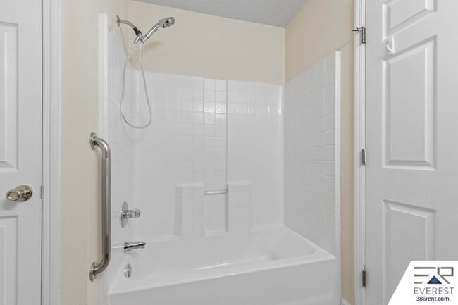 Building Photo - 9 Waywood Pl