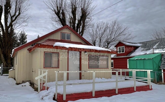 Building Photo - 104 Main St