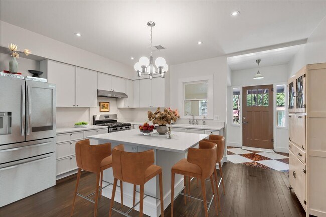 Building Photo - 603 Crockett St