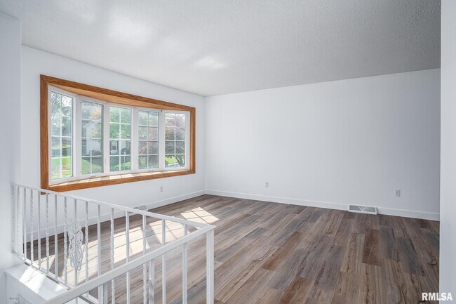 Building Photo - 2530 Saint John Ct