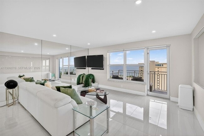 Building Photo - 3000 E Sunrise Blvd