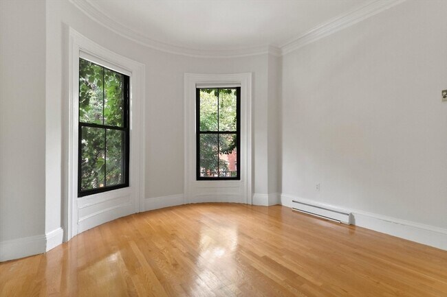 Building Photo - 182 W Brookline St