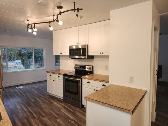 Building Photo - 3bed 2bath House