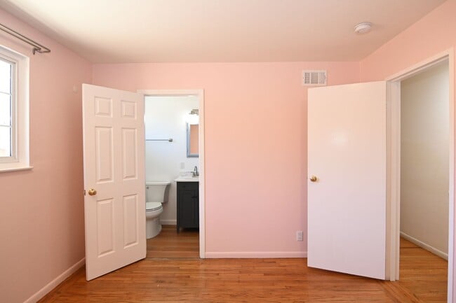 Building Photo - 4/2 W/ AC near San Tomas Expwy & El Camino...