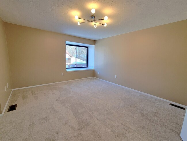 Building Photo - 17 Elderwood Dr