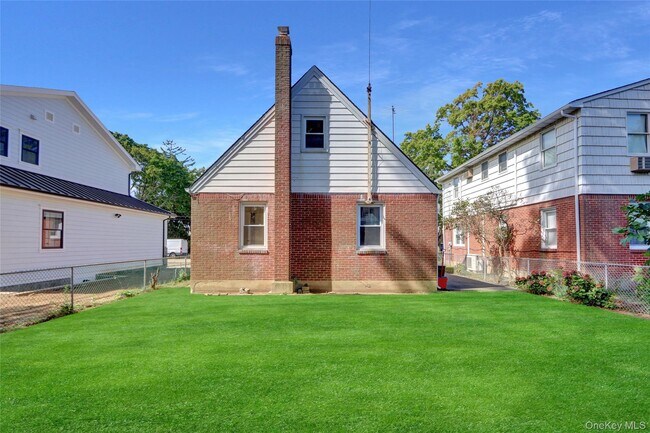 Building Photo - 322 Harvard Rd
